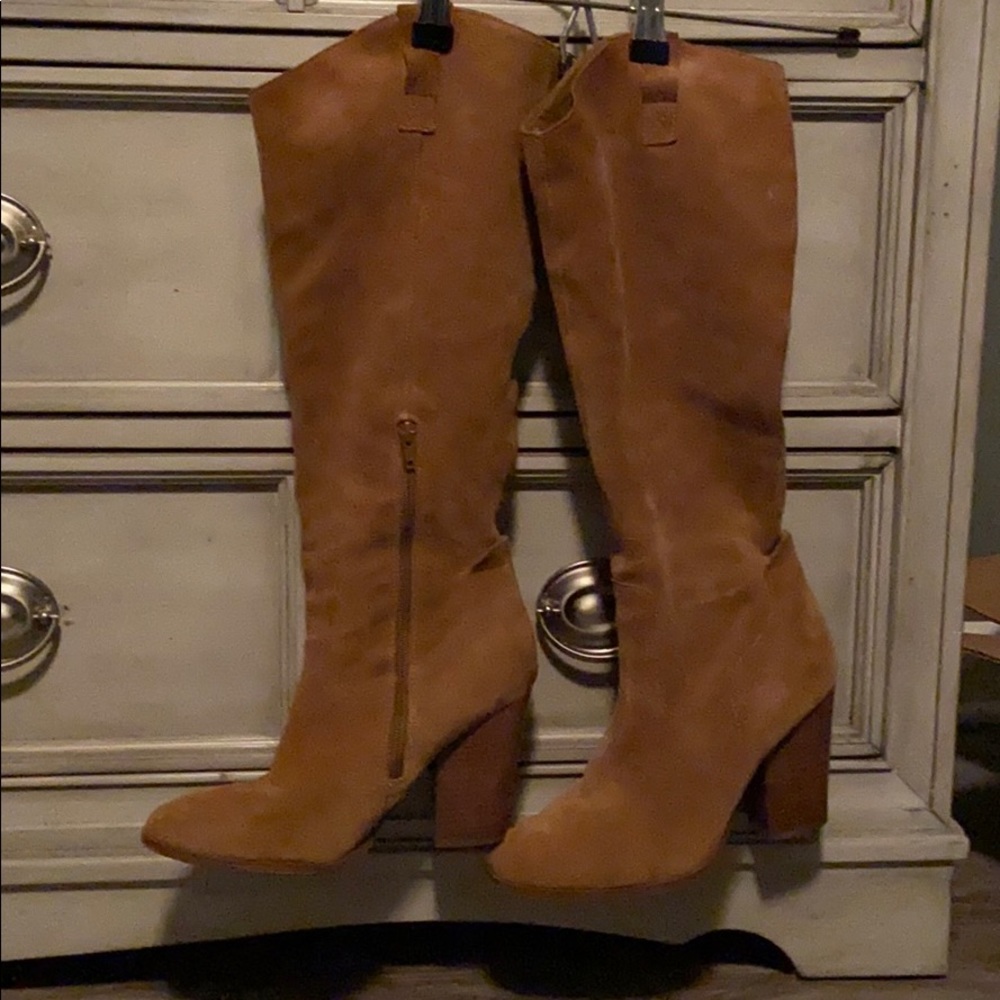 CROWN VINTAGE Natural Suede Leather Boots